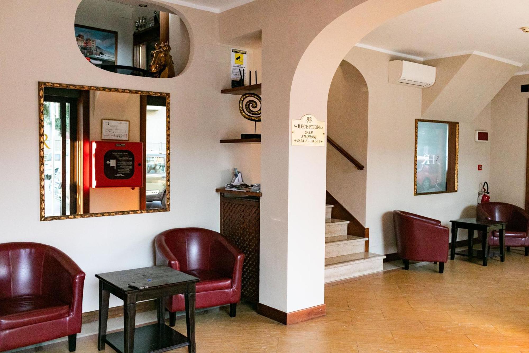 Rex Aparthotel 3*