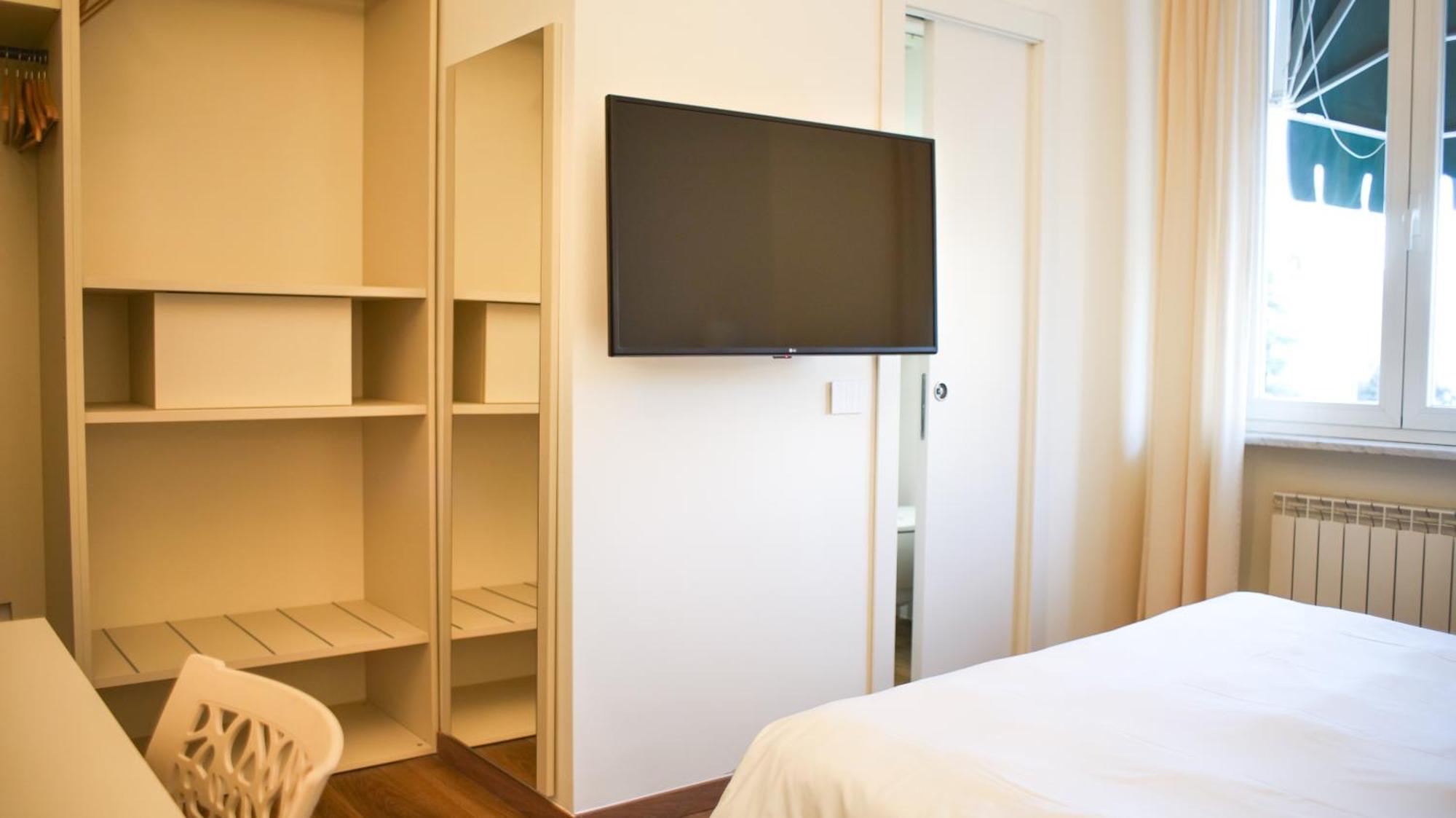 Rex Aparthotel 3*